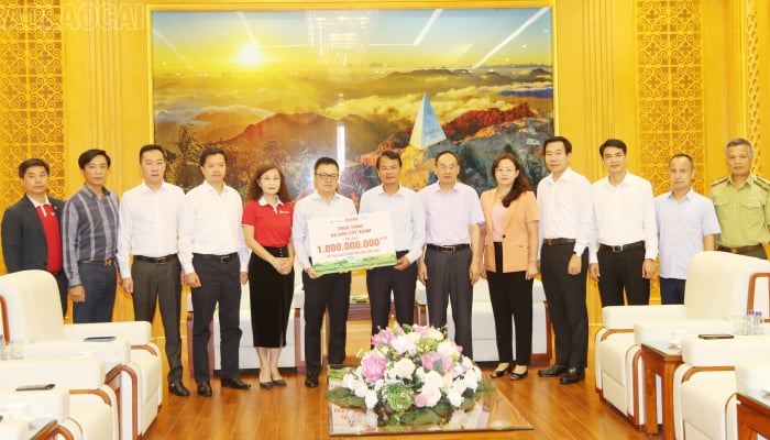 Le journal Nhan Dan apporte son soutien aux sinistrés de la province de Lao Cai