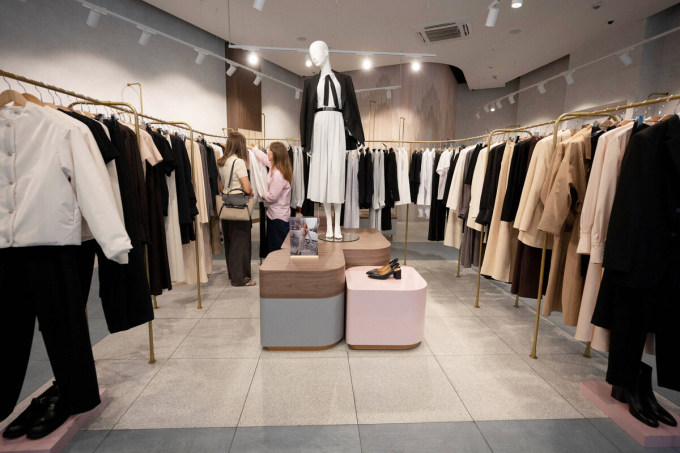 Customers look at clothes at a shopping mall in Moscow on August 16. Photo: AFP