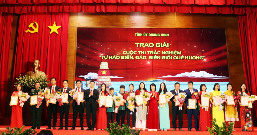 quang ninh vinh danh cac tac pham chinh luan xuat sac ve bao ve nen tang tu tuong cua dang va giai bua liem vang 2024 hinh 4