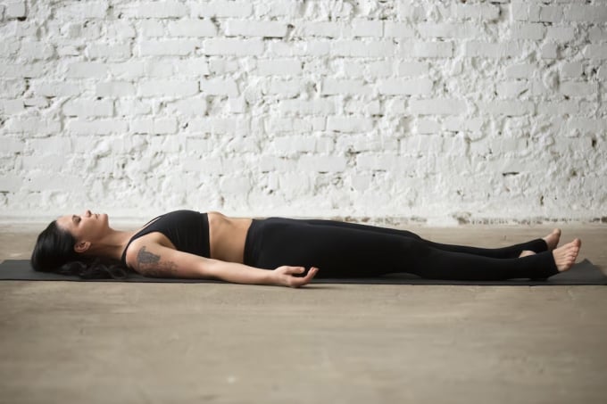 For people with weak pelvic floor muscles, Kegel exercises should be started in a lying position. Photo: Freepik