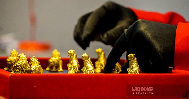 Increased demand drives gold prices to surge