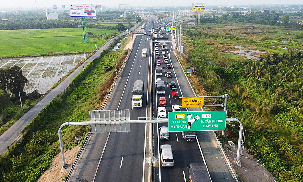 Trung Luong – My Thuan Expressway에서 자동차가 시속 90km로 주행할 수 있을 때의 우려