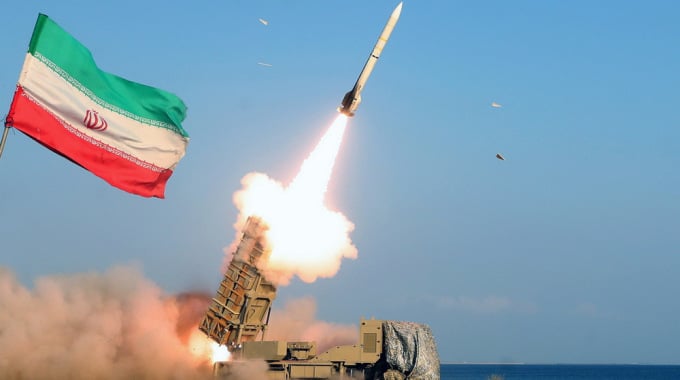 Lực lượng vũ trang Iran khai hỏa một loại tên lửa nội địa. Ảnh: Quân đội Iran