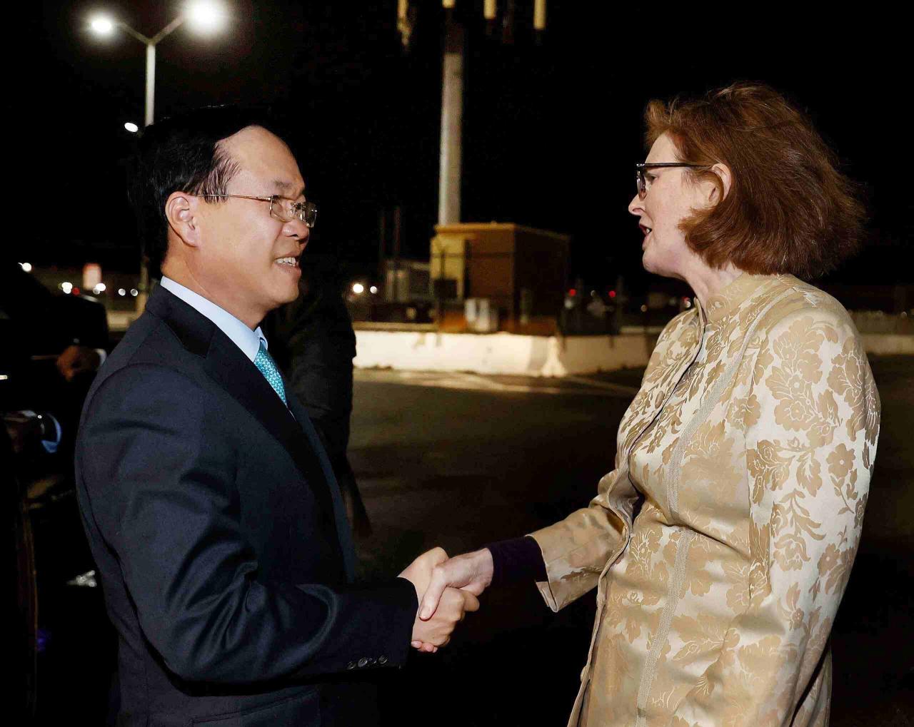 Ceremonia de despedida del presidente Vo Van Thuong en el Aeropuerto Internacional de San Francisco. Foto: VNA