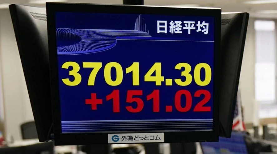 Япония: индекс Nikkei впервые за 34 года превысил отметку 37 000