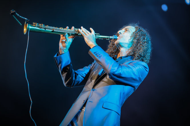 Báo Nhân Dân làm live concert của Kenny G tại Việt Nam