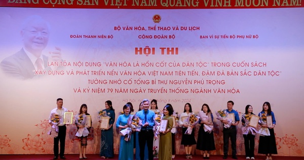 The Ministry of Culture, Sports and Tourism's Trade Union organized a Presentation Contest on the topic "Culture is the soul of the nation" in the book "Building and developing an advanced Vietnamese culture imbued with national identity" in memory of the late General Secretary Nguyen Phu Trong.