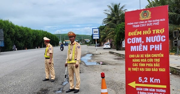 Cảnh sát giao thông Quảng Ngãi lập quán cơm miễn phí cho đoàn cứu trợ miền Bắc