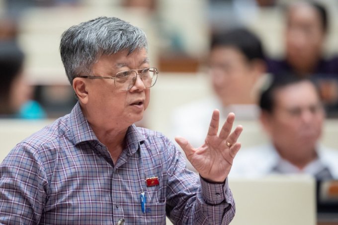 El Sr. Truong Trong Nghia, delegado de Ciudad Ho Chi Minh, habló en la sesión de debate sobre el proyecto de Ley de Licitaciones (enmendado), el 23 de mayo. Foto: Hoang Phong