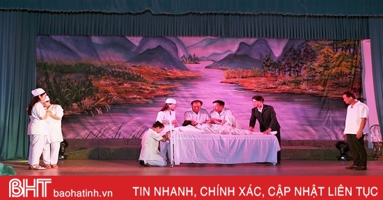 Ha Tinh people were moved by the opera "Uncle Ho's advice before passing away"