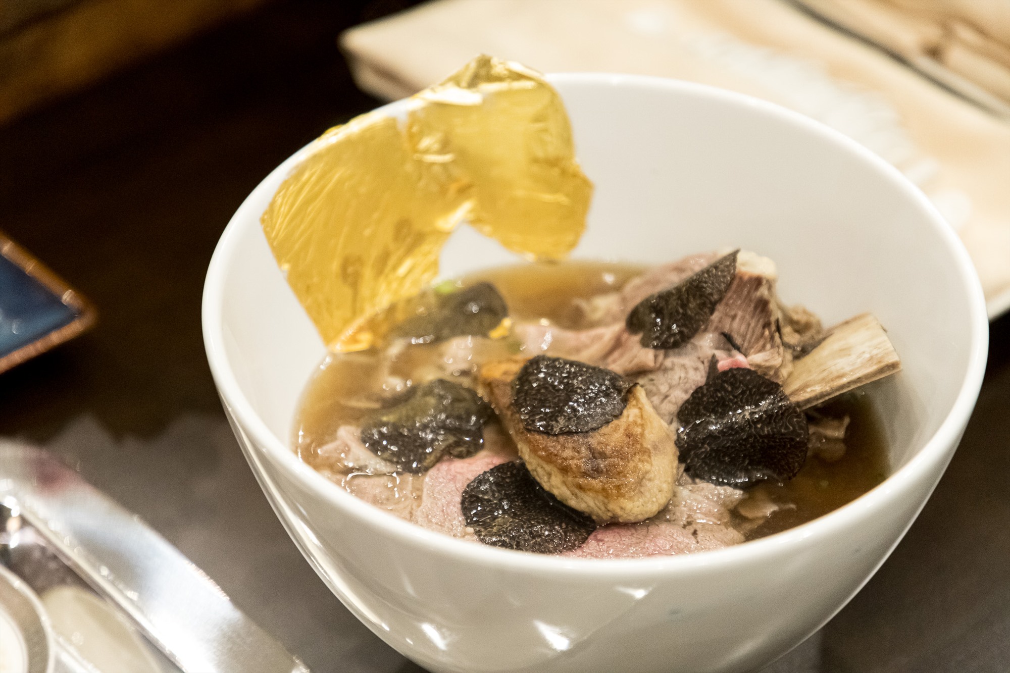 A bowl of pho for 4 million VND - unreasonable or reasonable?