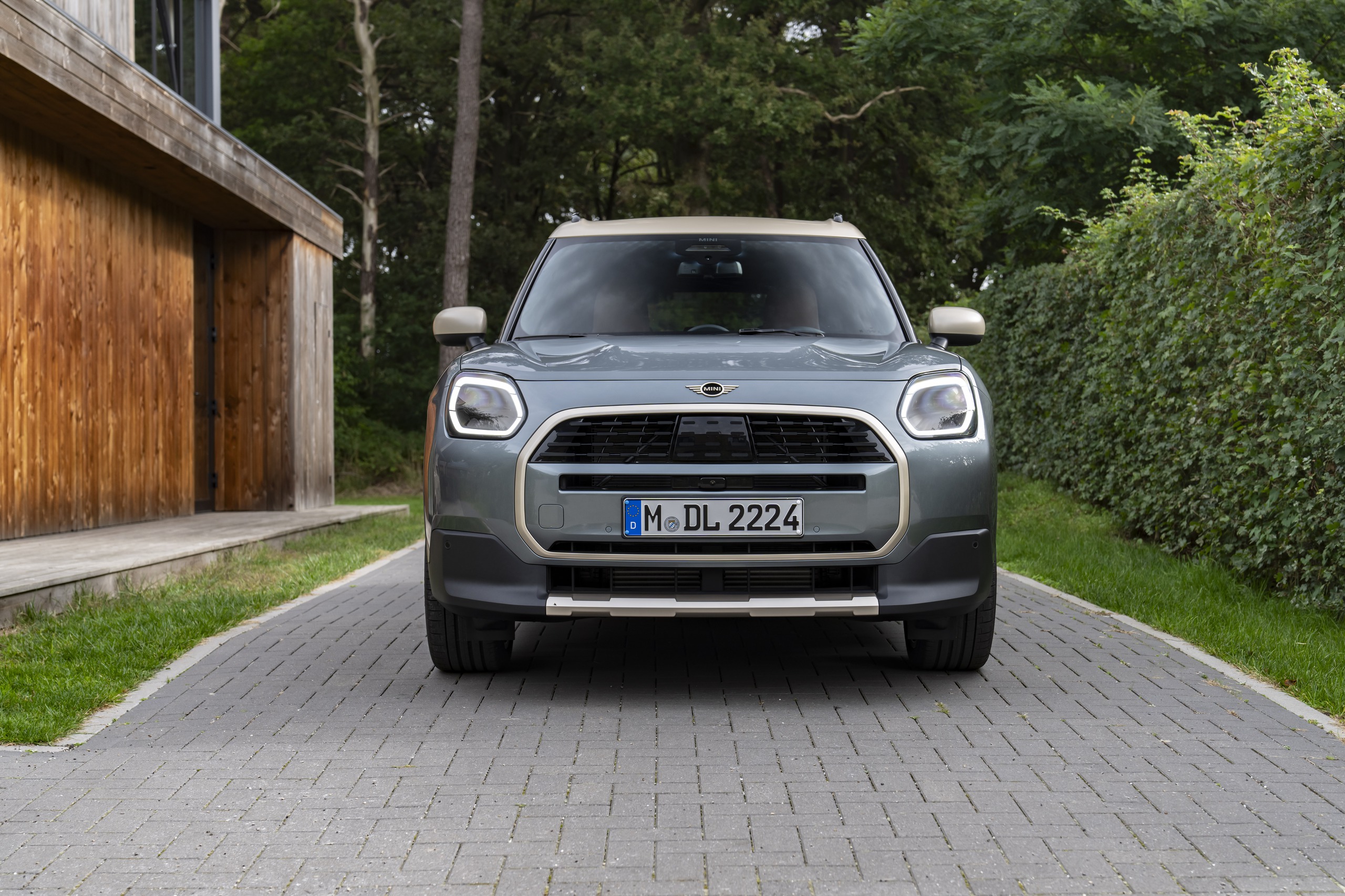 На рынке Вьетнама представлен совершенно новый MINI Countryman