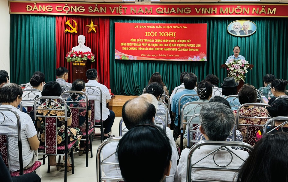 Vue de la Conférence pour annoncer et octroyer des certificats de droits d'utilisation du sol et des permis de construire aux ménages.