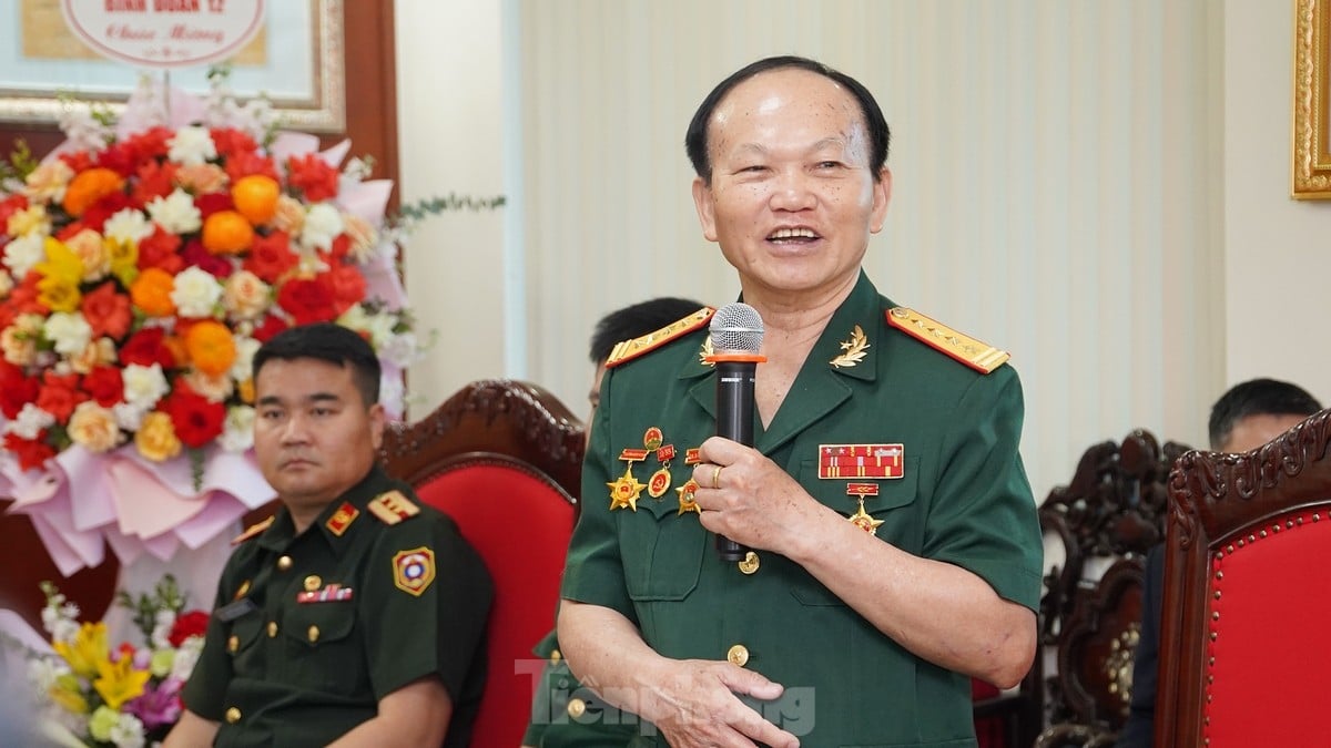 Ho Chi Minh Trail Museum receives war relics from Major General Hoang The Thien's family photo 13