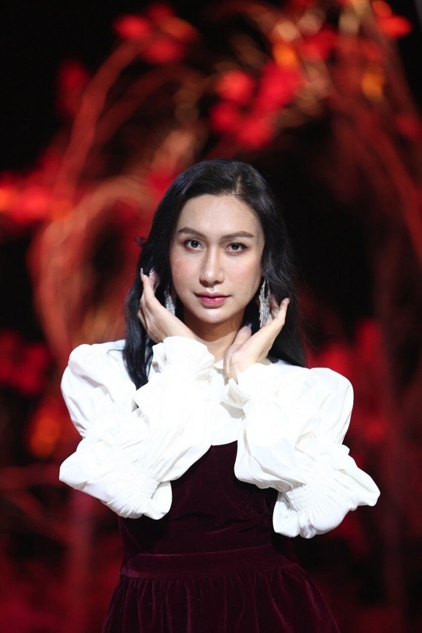 Lynk Lee once burst into tears when she heard her best friend Den Vau's voice over the phone 2