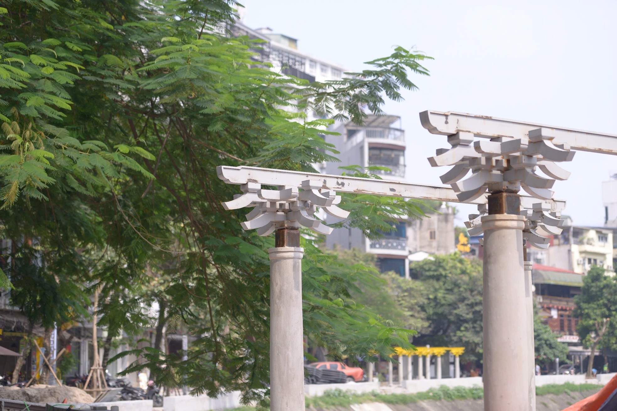 Close-up of the walking street around Ngoc Khanh Lake about to come into operation photo 8