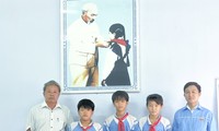 Elogios para tres valientes estudiantes de Binh Dinh que salvaron a una persona que se estaba ahogando