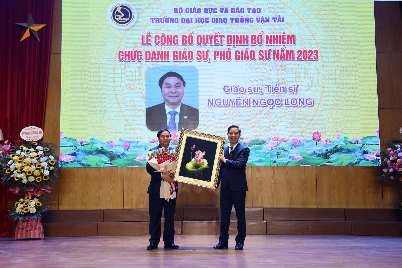 Phong tặng Nhà giáo nhân dân 2024 cho GS.TS Nguyễn Ngọc Long, hiệu trưởng ĐH Giao thông Vận tải- Ảnh 2.