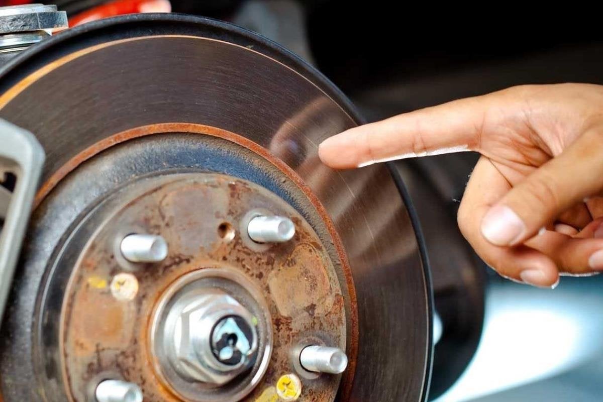 車のブレーキディスクが緩んでいると危険ですか？画像2