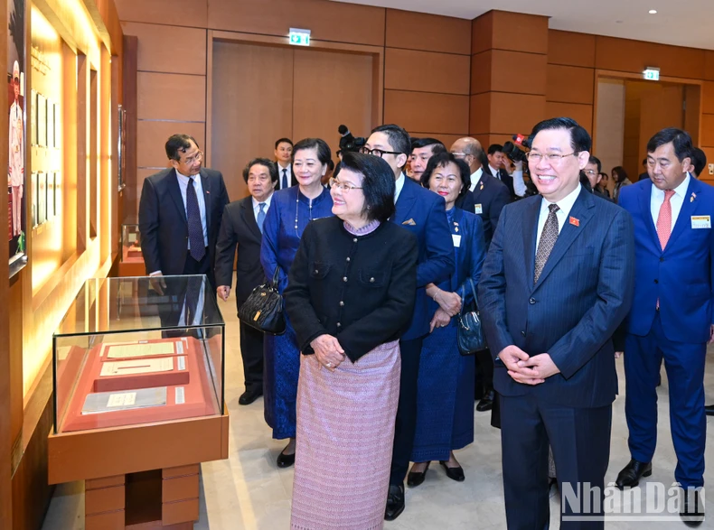 [Photo] National Assembly Chairman Vuong Dinh Hue holds talks with Cambodian National Assembly Chairman Samdech Khuon Sudary photo 7