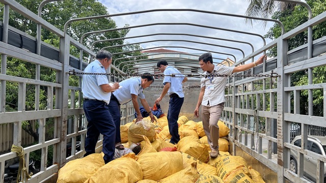 phát hiện, thu giữ 11 tấn mỡ động vật không rõ nguồn gốc