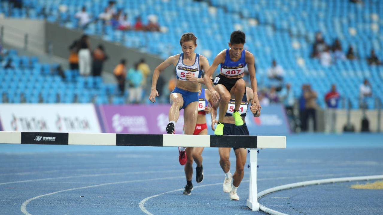 Surprised when Vietnamese female athlete won 2 gold medals within 20 minutes