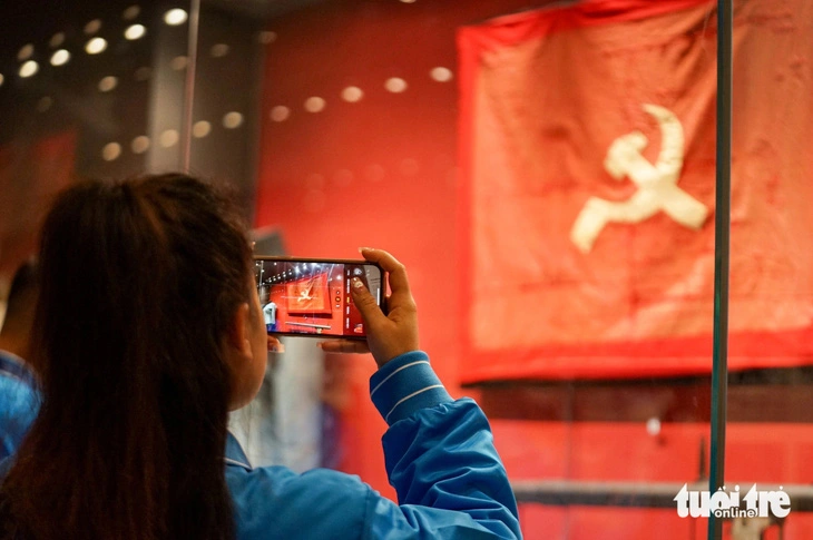 Emotional photo corner in Vietnam Military History Museum