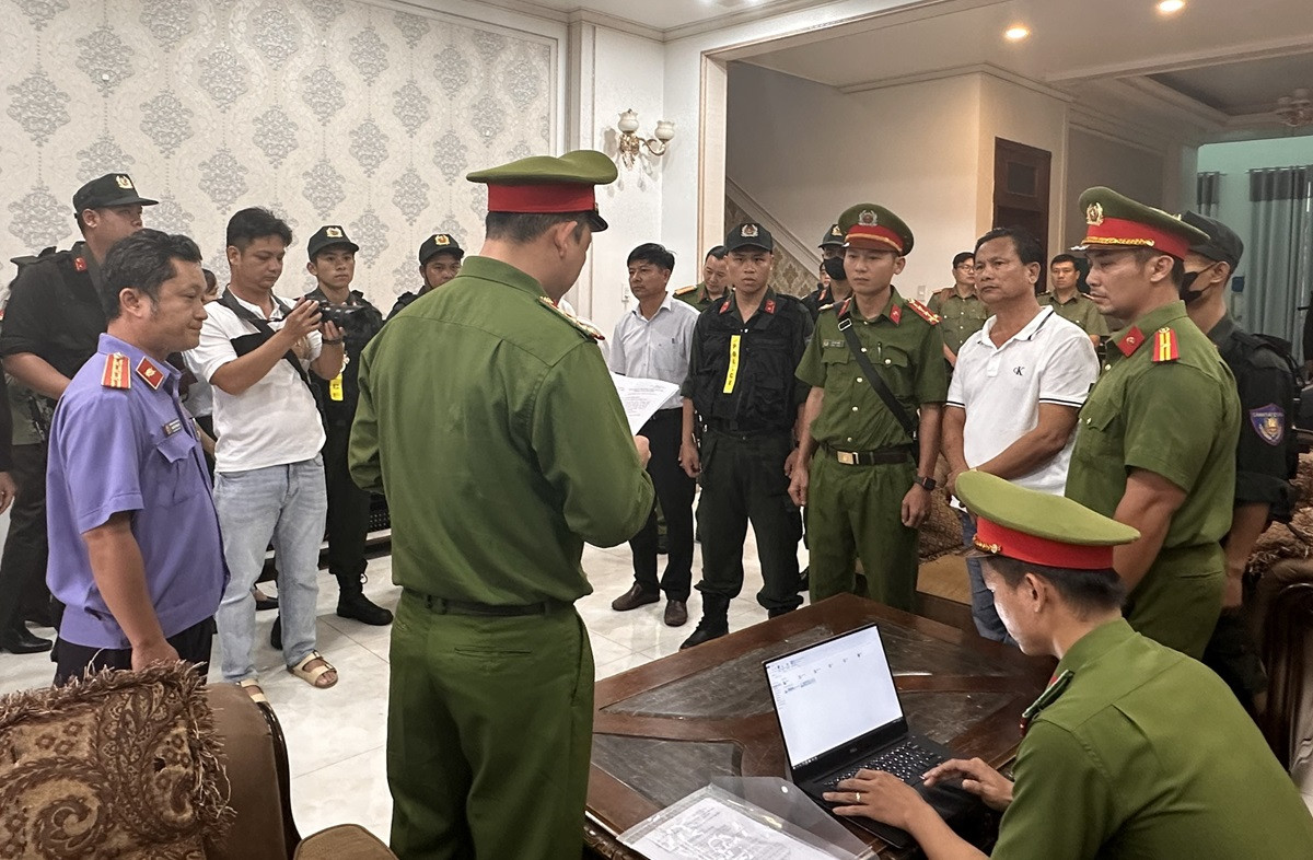 Festnahme des „Chefs“ des illegalen Mineralienabbaus in Binh Thuan.jpg