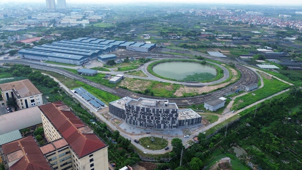 10 Züge auf der Strecke Nhon – Bahnhof Hanoi sind nach vielen Jahren des Wartens fahrbereit. Foto 11