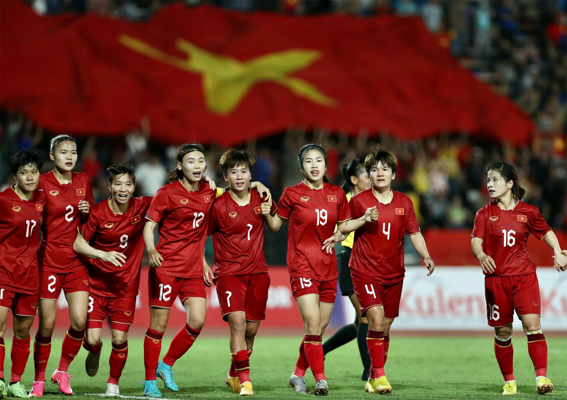 오늘의 축구 뉴스(6월10일): 인터 마이애미, 메시 영입으로 이득, 베트남 여자팀 FIFA 승격