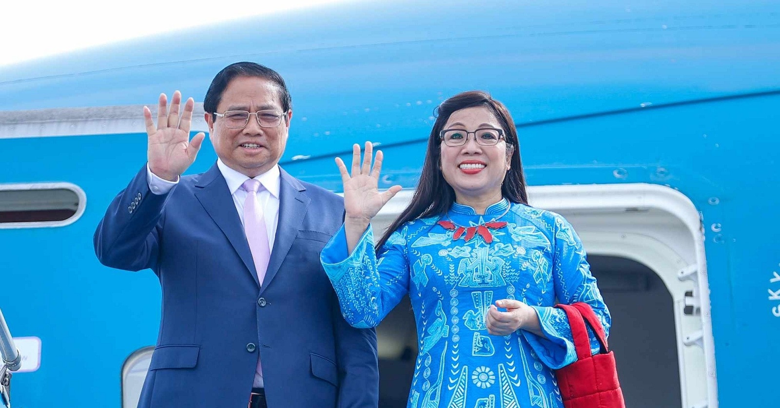 El primer ministro Pham Minh Chinh y su esposa visitan Corea del Sur