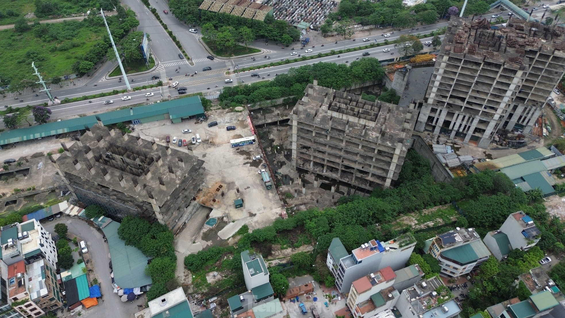 Movements of a series of apartment projects in Hanoi after a long period of abandonment and fenced off photo 20