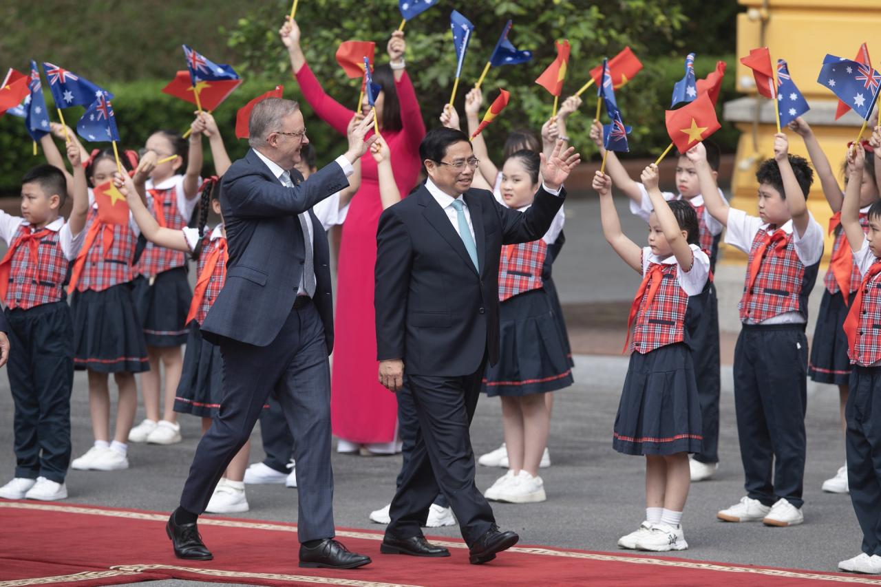 El primer ministro Pham Minh Chinh organiza una ceremonia de bienvenida para el primer ministro australiano que visita Vietnam | Periódico Dan Tri