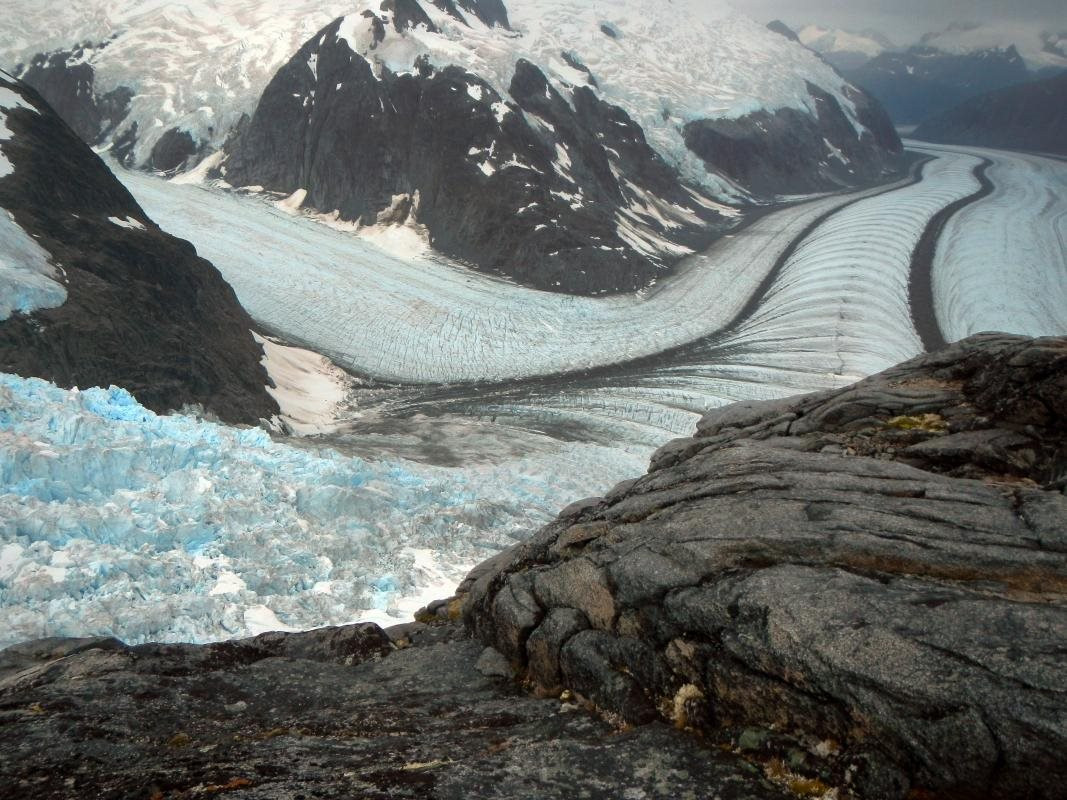 Campo de hielo Juneau, glaciar, ojivas, luna Twila.jpg