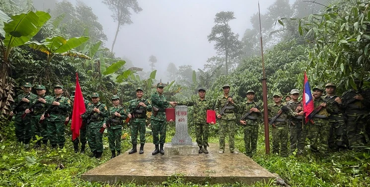 Tuần tra song phương biên giới Việt