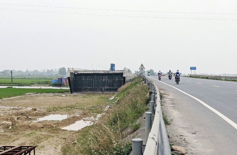 Une section de la route nationale 9 appartient à