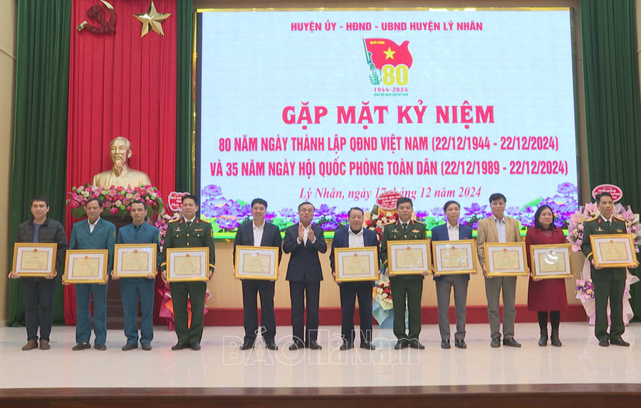 Le district de Ly Nhan célèbre le 80e anniversaire de la fondation de l'Armée populaire du Vietnam