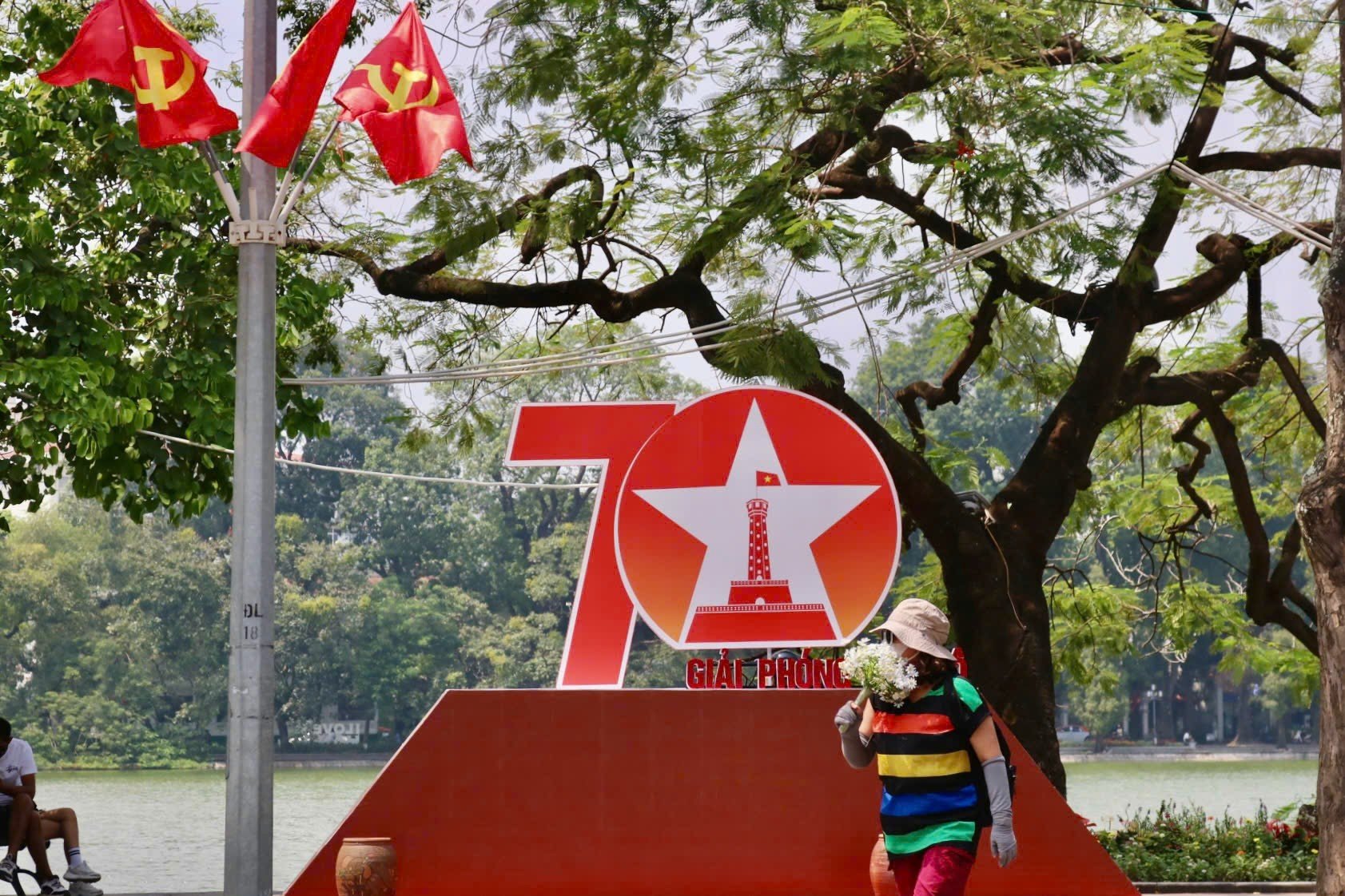 Hanoi decora sus calles para celebrar los 70 años de la Liberación de la Capital (foto 7)