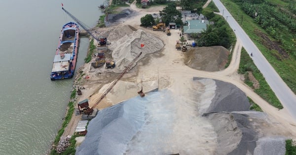 Series of illegal wharfs along Tra Ly river, is the government struggling?