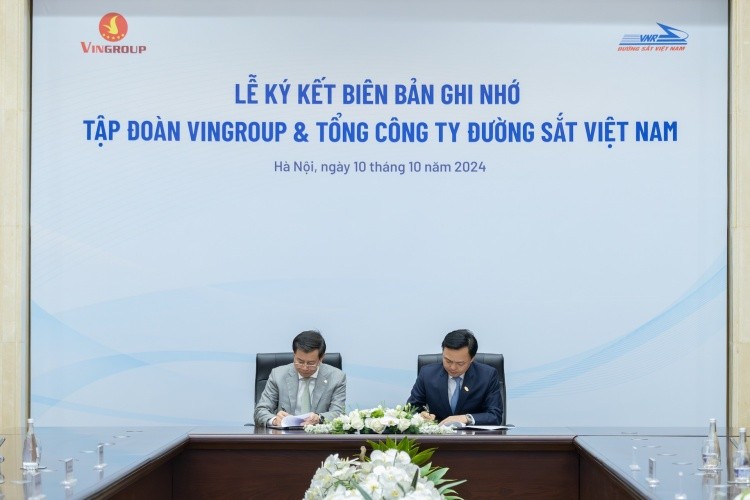 Vingroup Corporation firmó un acuerdo de cooperación para promover la transformación verde con Vietnam Railways Corporation