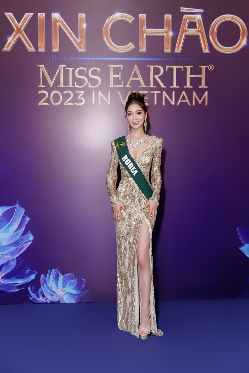 90 thí sinh Miss Earth 2023 mặc gợi cảm 