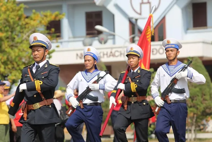  Các lực lượng duyệt đội ngũ. (Ảnh: Hồng Sơn/Vietnam+) 
