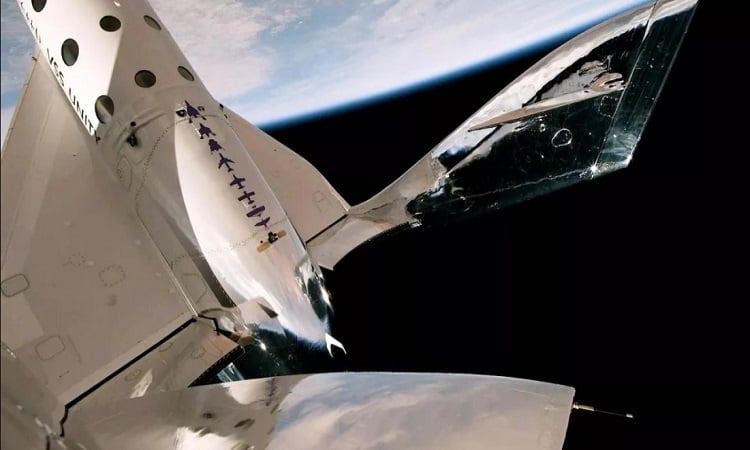 Un avion spatial transportant des personnes dans l'espace