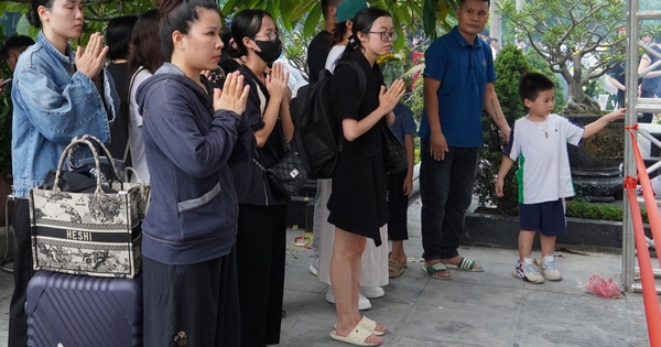 Parcourir plus de 1 000 km jusqu'au cimetière de Mai Dich pour commémorer le secrétaire général Nguyen Phu Trong