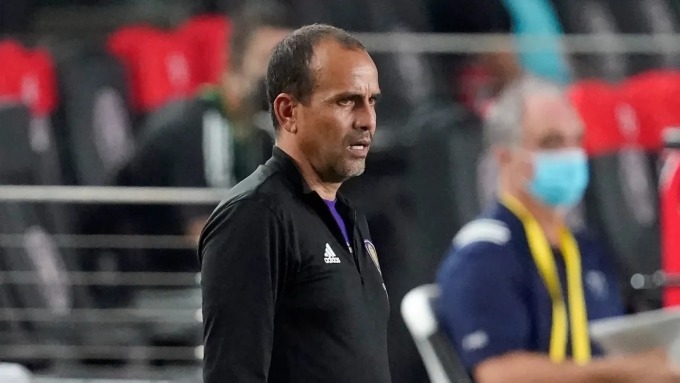 Coach Pareja in the loss to Inter Miami.