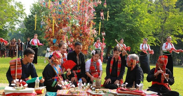 Höhepunkte des „Ban Flower Festivals“ im Cultural Village