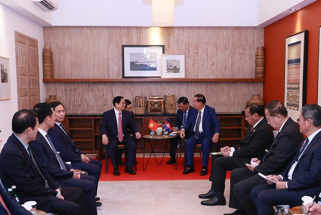 Vietnam Cambodia join hands to build a united, strong and prosperous ASEAN community image 2