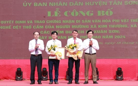 Phu Tho anunció el patrimonio cultural inmaterial nacional, el arte del pueblo Muong, distrito de Tan Son, foto 1