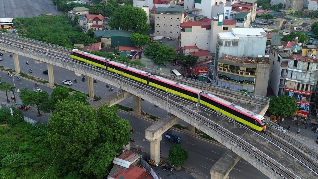 10 Züge auf der Strecke Nhon – Bahnhof Hanoi sind nach vielen Jahren des Wartens fahrbereit. Foto 7