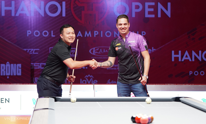 World number one billiards player Francisco Sanchez-Ruiz (right) in Hanoi on the morning of October 9.